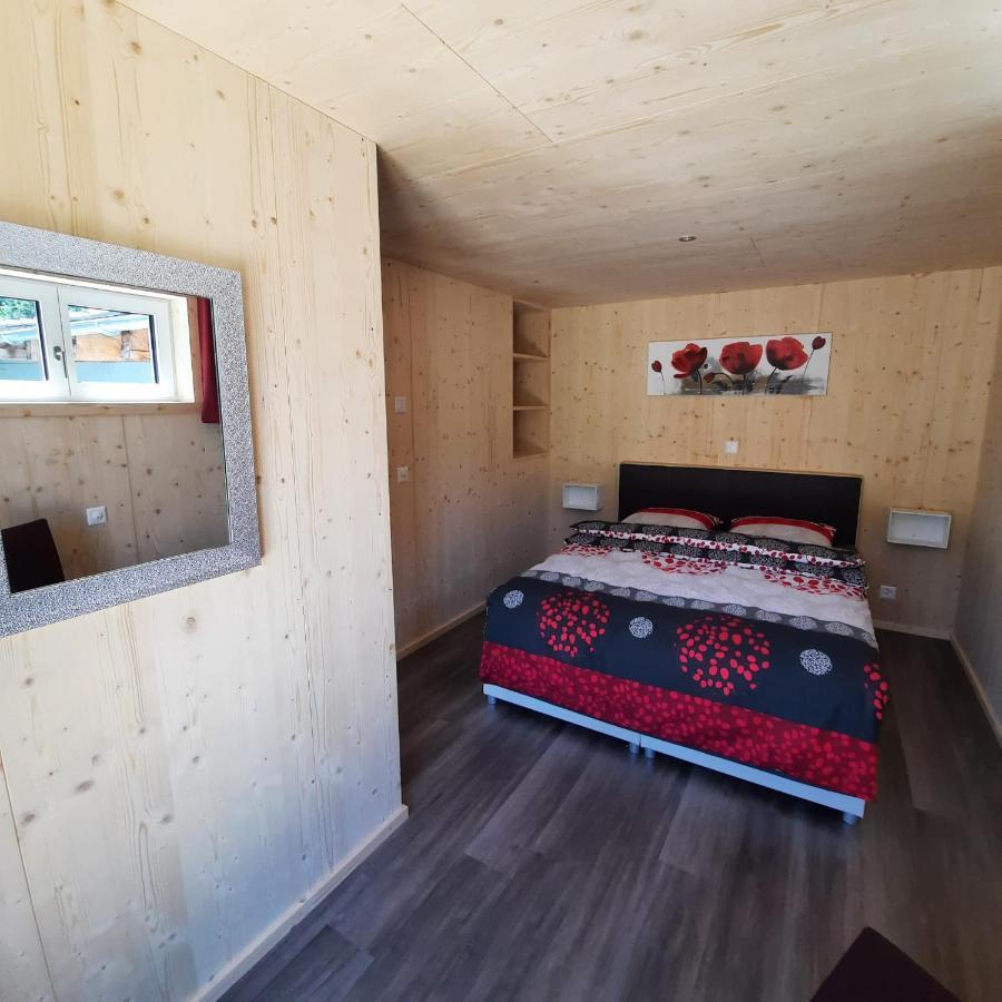 Aktien 11 / A=Obere Wohnung / B=Untere Wohnung Sils im Domleschg Buitenkant foto